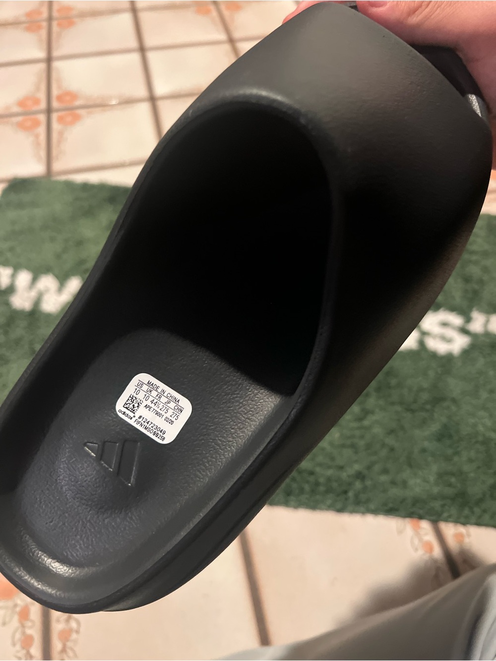 YEEZY SLIDES ONYX (Size 10) - Picture 9 of 9